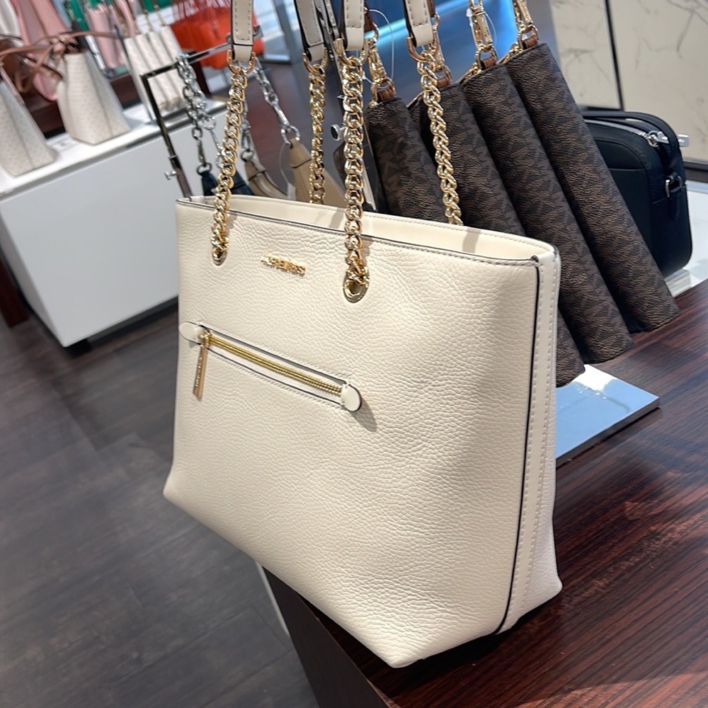 MICHAEL KORS
Jet Set Medium Front Zip Pebbled Leather Chain Tote Bag
Light Cream - Picture 5 of 16